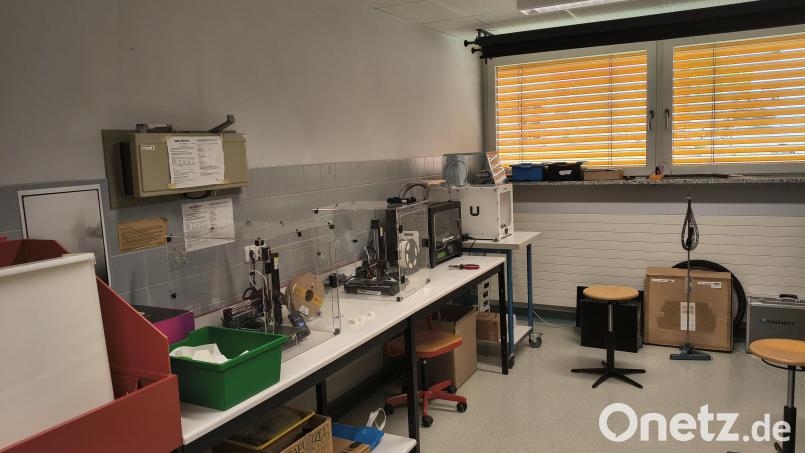 Im ehemaligen Fotolabor am Carl-Friedrich-Gauß Gymnasium entsteht ein neues Schülerlabor. Die Räumlichkeiten sind schon bezogen, neue Geräte für die Forschung werden das Labor komplettieren. Bild: Klaus Grünauer
