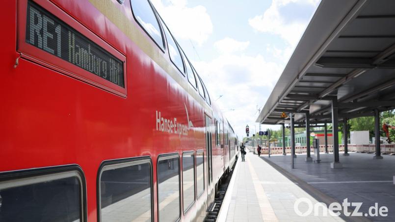Im Sofortprogramm „Mehr Sicherheit & Sauberkeit an Bahnhöfen“ der Deutschen Bahn werden der Bayreuther Hauptbahnhof und der Bahnhof Kirchenlaibach einer intensiven Reinigung unterzogen. Symbolbild: Christian Charisius/dpa