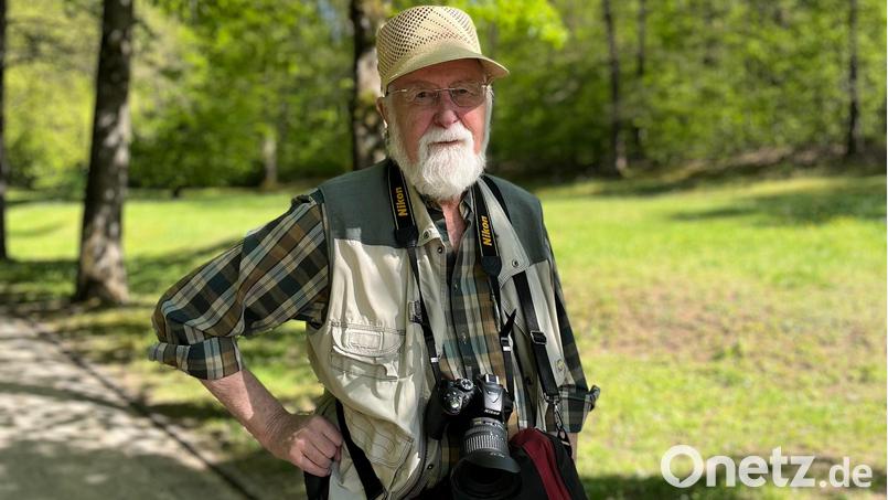 Peter Rasskopf in seiner liebsten Umgebung, der Natur. Stets dabei auf seinen ausgedehnten Naturerkundungen: die Kamera. Bild: Susanne Weber