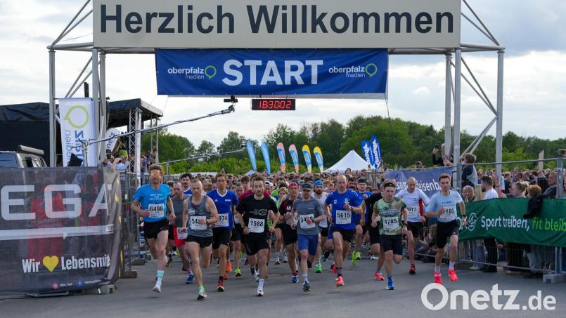 Bei bestem Wetter starteten die fast 6000 Läuferinnen und Läufer beim 13. Nofi-Lauf in Weiden. Bild: Alexander Unger