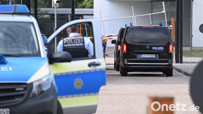 Im Juli war der Beschuldigte in Karlsruhe dem Ermittlungsrichter des Bundesgerichtshofs vorgeführt worden. (Archivbild) Bild: Bernd Weißbrod/dpa