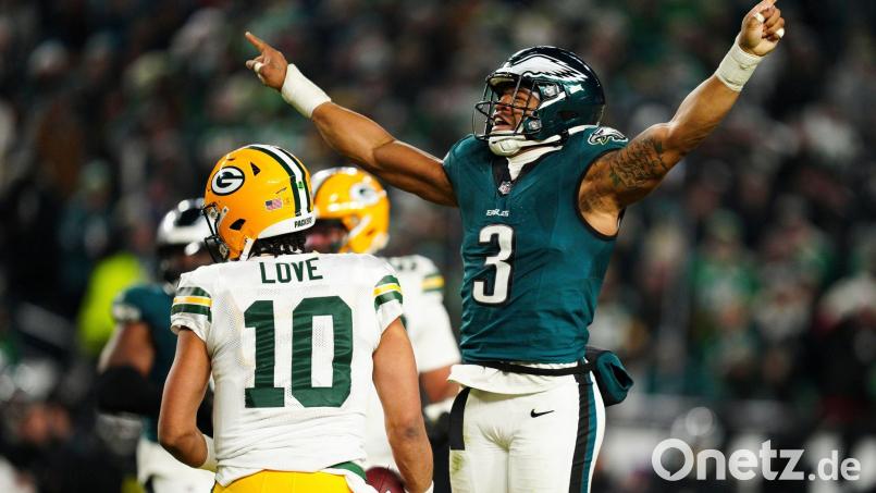 Nolan Smith (r) spielt seit 2023 für die Philadelphia Eagles. (Archivbild) Bild: Derik Hamilton/AP/dpa
