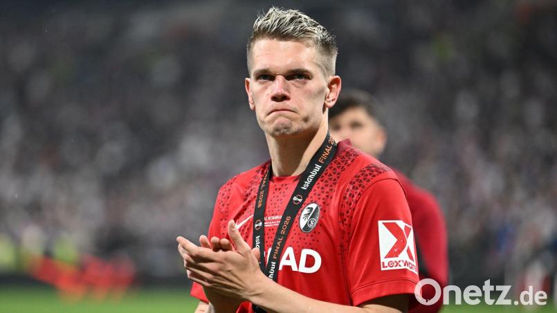 Matthias Ginter war heftig enttäuscht nach der Finalniederlage. Auch zur WM darf er nicht. Bild: Robert Michael/dpa