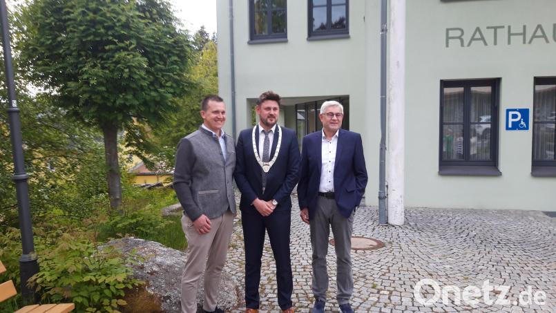 Die zwei neuen Stellvertreter von Bürgermeister Sebastian Voit (Mitte) sind Michael Köferl (links) und Michael Voit (rechts). Bild: wkr