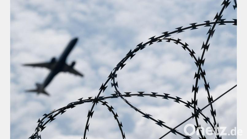 Die EU hat sich weitgehend auf die neue Rückführungsverordnung geeinigt. (Symbolbild) Bild: Sebastian Gollnow/dpa