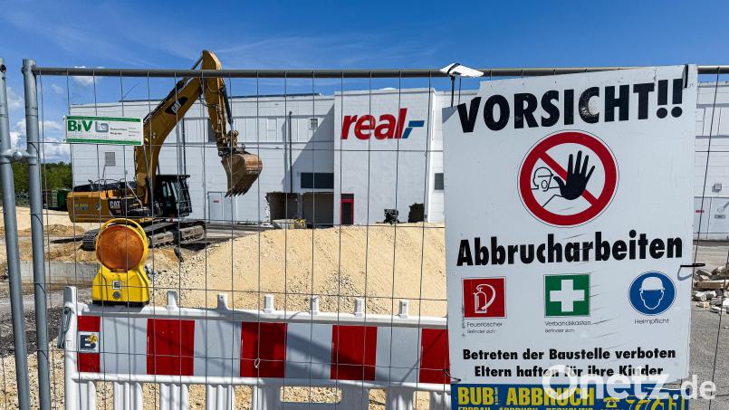 Der Abbriss des ehemaligen Real-Gebäudes an der Fuggerstraße steht unmittelbar bevor. Bild: Stephan Huber