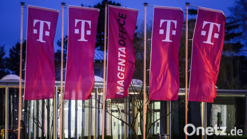 Bei der Telekom gibt es Grund zur Freude: Der Magenta-Konzern hat einen KI-Auftrag des Bundes an Land gezogen. (Archivbild) Bild: Oliver Berg/dpa