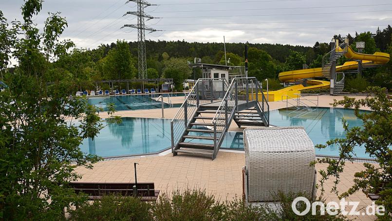 Durch die Teilnahme am Förderprogramm „Installation von Aufdach-PV-Anlagen“ soll sich das Freibad am Monte Kaolino größtenteils selbst mit Strom versorgen. Bild: fdl