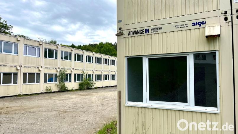 Das Containerdorf in Neustadt/WN, in dem in den vergangenen vier Jahren geflüchtete Ukrainer untergebracht waren, wird aktuell abgebaut. Bild: Gabi Schönberger