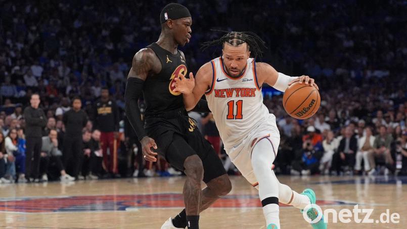 Dennis Schröder (links) von den Cleveland Cavaliers erzielte in Spiel zwei gegen die New York Knicks von der Bank aus vier Punkte. Bild: Seth Wenig/AP/dpa