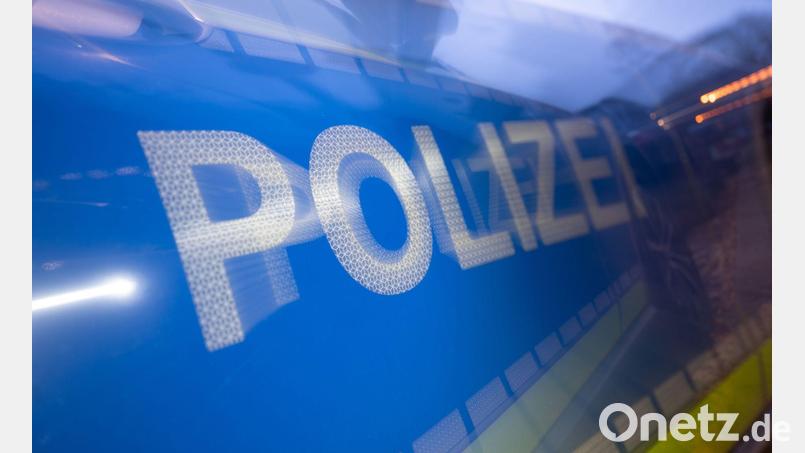 Ein Einsatz für die Rettungskräfte in Rosenheim ist später auf einer Polizeiwache eskaliert. (Symbolbild) Bild: Marijan Murat/dpa
