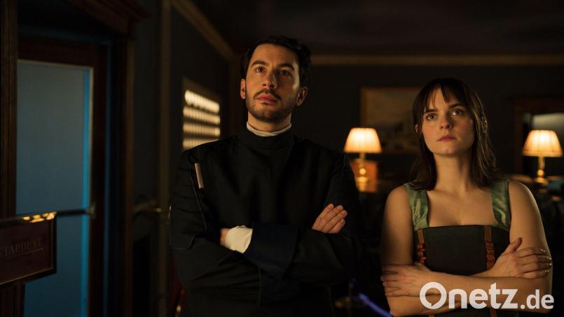 Mit junger Sprache und pointiertem Humor bringt die SWR-Serie „Stardust Hotel“ frischen Schwung ins Sci-Fi-Genre. Bild: Simon Ostermann, Elsa van Damke/SWR/Christine Schroeder/dpa