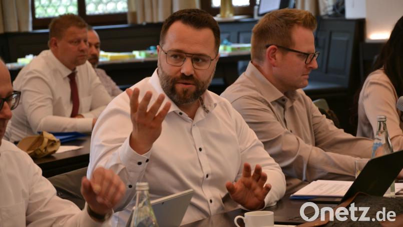 Der Falkenberger Bürgermeister Matthias Grundler (Mitte) ist neuer Vorsitzender des Kreisverbands Tirschenreuth im Bayerischen Gemeindetag. Bild: tss
