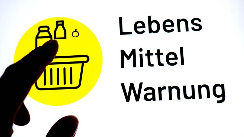 Der Rückruf erfolge vorsorglich, teilte das Unternehmen mit. (Symbolbild) Bild: Sina Schuldt/dpa