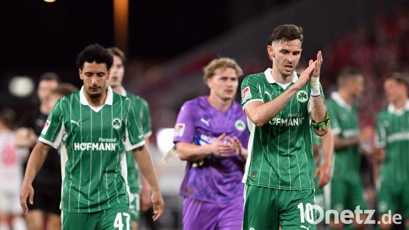 Branimir Hrgota (r) verlässt Fürth nach der Saison. Bild: Federico Gambarini/dpa