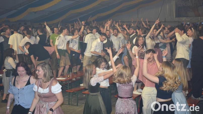 Die Stimmung am Freitagabend war zuweilen am Siedepunkt. Bild: jr