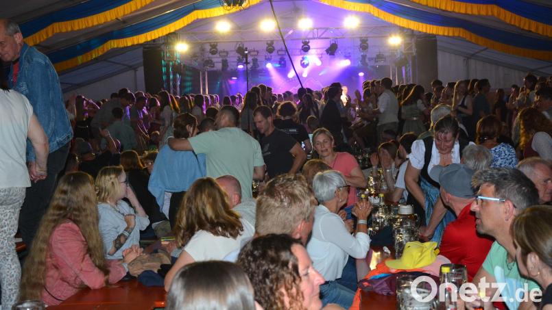 Tolle Stimmung in Lorenzreuth beim 50. Brückenfest. Bild: jr