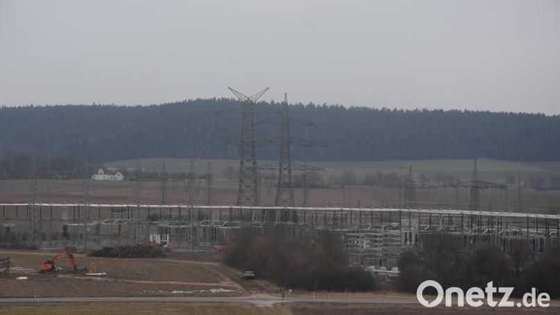Das Umspannwerk des Bayernwerks in Etzenricht ist als Netzanschlusspunkt bei Investoren und Projektierern von Batteriespeicheranlagen begehrt. Archivbild: fz
