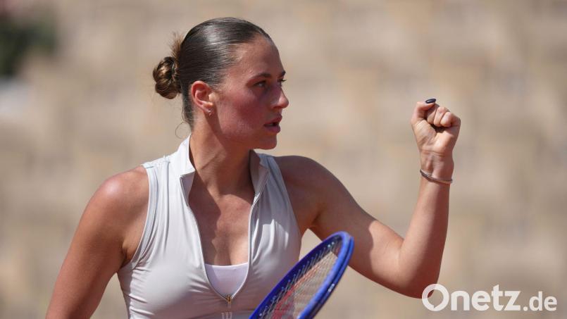 Die Ukrainerin Marta Kostjuk gewann ihr Auftaktmatch bei den French Open auch für ihr vom Krieg gebeuteltes Heimatland. Bild: Thibault Camus/AP/dpa