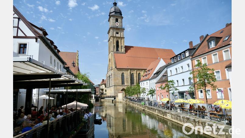 Über oder an der Vils war beim bayerisch-böhmischen Brückenfest am Pfingstsonntag kaum noch ein Platz frei. Bild: gsp