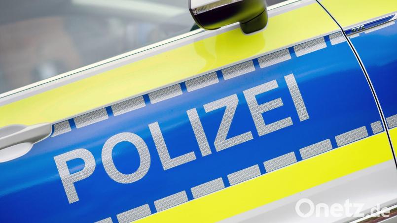 Nach dem Diebstahl eines Fahrradreifens am Bahnhof Schwandorf bittet die Polizei um Hinweise. Symbolbild: Hauke-Christian Dittrich/dpa