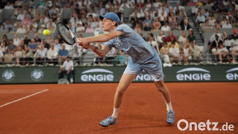 Jannik Sinner hat in der ersten Runde keine Probleme. Bild: Thibault Camus/AP/dpa
