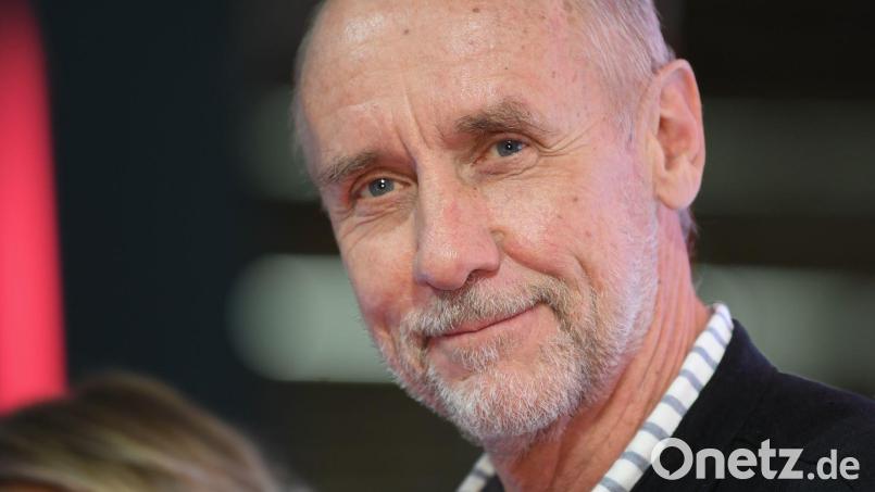 Bestseller-Autor Håkan Nesser darf den Rest seiner Strafe mit Fußfessel zuhause absitzen. (Archivbild) Bild: Arne Dedert/dpa