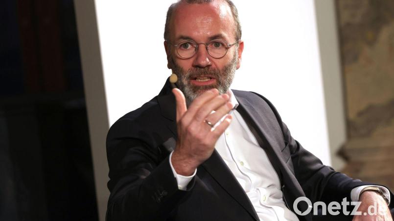CSU-Vize Manfred Weber hat seine Partei zu mehr Orientierung am Gemeinsinn aufgefordert und auch in seinem Brief auch Parteichef Söder abgewatscht. (Archivbild) Bild: Karl-Josef Hildenbrand/dpa