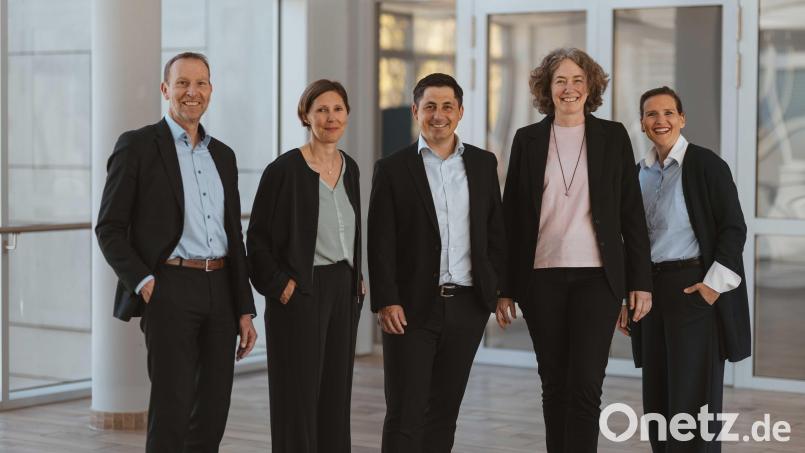 Von links: Thomas Maul (Geschäftsführer), Viola Vogelsang-Reichl (Geschäftsführende Verlegerin), Johannes Zettl (Geschäftsführer), Sabine Pistor (Verlegerin) und Dr. Stefanie Shanahan-Kleikamp (Verlegerin und Leiterin Zentrales Marketing). Bild: Sara Neidhardt