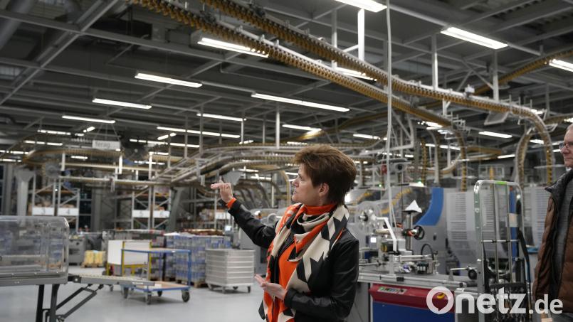Sabine Lang führt durch alle wichtigen Stationen des Druckzentrums. Archivbild: Laura Fröhler