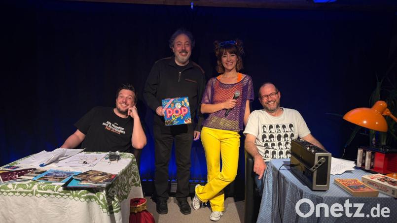 Das lustige Quartett, das gute Laune in der Regionalbibliothek in Weiden verbreitete. Bild: Cora Wein / OVIGO Theater