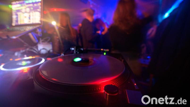 Musikclubs sollen künftig im Baurecht als Kulturorte gelten. (Symbolbild) Bild: Jonas Walzberg/dpa