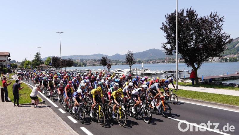 Die Profis auf der 17. Etappe des 109. Giro d'Italia. Bild: Fabio Ferrari/LaPresse via ZUMA Press/dpa