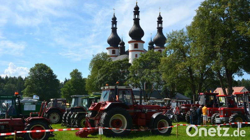 Das 9. Münchenreuther Oldtimer-Bulldog-Treffen findet an diesem Sonntag, 31. Mai, auf der Kappl statt. Die Organisatoren rechnen mit bis zu 300 Oldtimern, die sich im Schatten der mächtigen Kapplkirche präsentieren. Beginn ist um 9 Uhr, Ausfahrt um 13 Uhr. Bild: jr