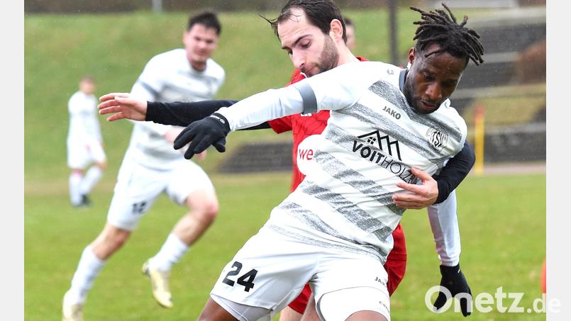 Kevin Amaizo (vorne) wechselt vom TSV Tännesberg zu den Sportfreunden Ursulapoppenricht. Bild: mr