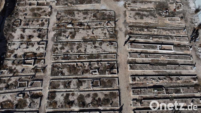 Experten fanden zusammen mit syrischen Behörden Dutzende chemische Kampfmittel an mehreren Orten. (Archivbild) Bild: Hussein Malla/AP/dpa