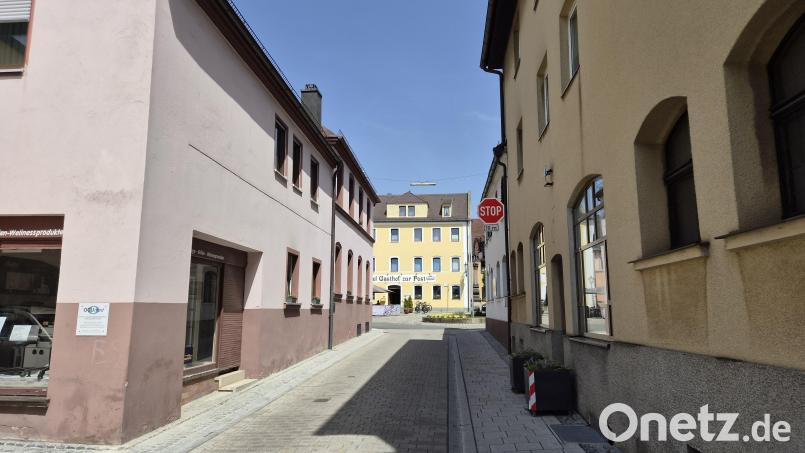 In der Unteren Torstraße in Grafenwöhr kann es schon mal eng werden. Darum beantragen die Freien Wähler nun eine Geschwindigkeitsbeschränkung in der ganzen Altstadt. Bild: sne