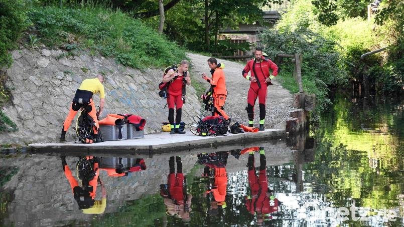 In der französischen Stadt Rennes wurde ein lebloser elf Jahre alter Junge im Uferbereich eines Flusses entdeckt. (Archivbild) Bild: Sebastien Salom-Gomis/AFP/dpa