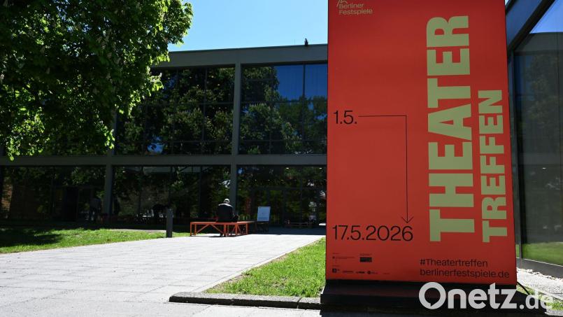 Für das Theatertreffen werden jährlich die „zehn bemerkenswertesten Inszenierungen“ nach Berlin eingeladen. (Archivbild) Bild: Markus Lenhardt/dpa