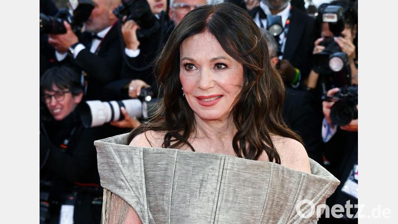 Iris Berben zeigte sich in bei den diesjährigen Filmfestspielen in Cannes auf dem roten Teppich. (Archivbild) Bild: Terenghi/Ipa-Agency.Net/IPA via ZUMA Press/dpa