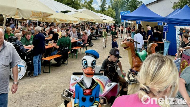 Die Miesbergkirwa in Schwarzenfeld lädt am 30. und 31. Mai zu einem Fest voller Tradition, Musik und kulinarischer Genüsse ein. Archivbild: Tobias Reitmeier