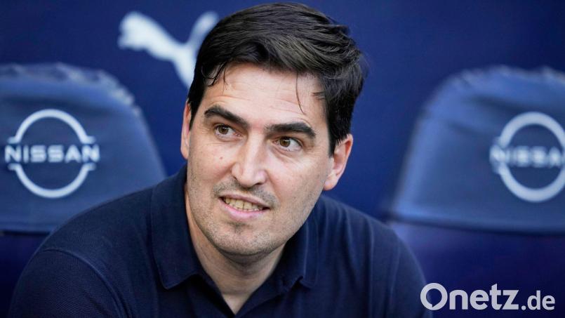 Heißer Kandidat fürs Traineramt bei Bayer Leverkusen: der Spanier Andoni Iraola. (Archivbild) Bild: Dave Thompson/AP/dpa