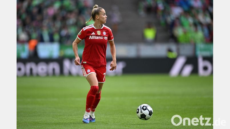 Giulia Gwinn hat zuletzt mit einer Bandage gespielt. (Archivbild) Bild: Fabian Strauch/dpa