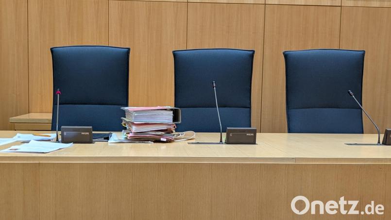 Ein inzwischen 17-Jähriger aus dem Landkreis Neustadt/WN wurde zu einer Freiheitsstrafe von acht Jahren und sechs Monaten verurteilt, nachdem er einen 7-Jährigen im Bezirkskrankenhaus in Regensburg ermordet und zwei weitere Personen schwer verletzt hatte. Nun wird der Fall zum Teil neu verhandelt. Archivbild: wüw