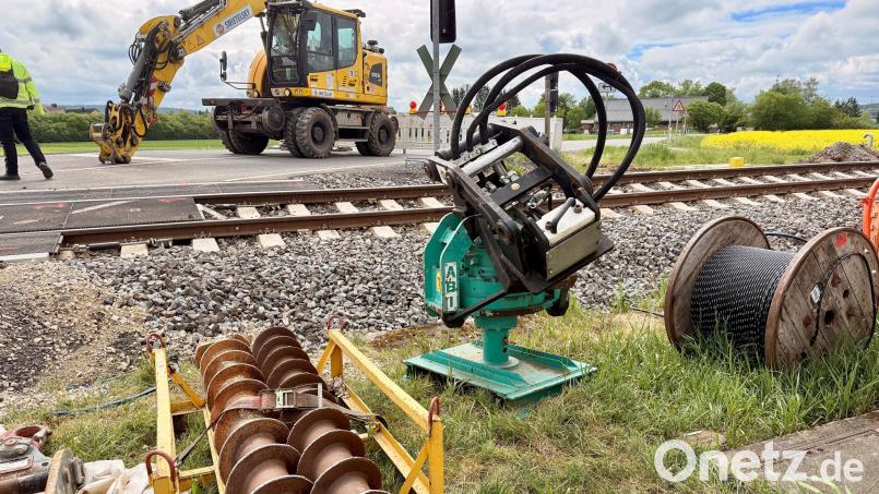 Mitte Mai waren zwei Baustellenzüge auf einem für Bauarbeiten gesperrten Gleis zwischen Rothenstadt und Maierhof zusammengestoßen. Mittlerweile laufen die Bauarbeiten wieder normal weiter. Bild: Gabi Schönberger