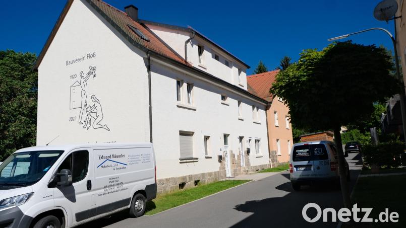 Eine der Alt-Häuserzeilen im Ortsteil Plankenhammer ist durch den Einbau einer Zentralheizung modernisiert worden. Bild: Fred Lehner
