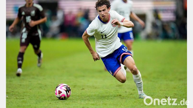 US-Nationalspieler Brenden Aaronson hat kurz vor der WM geheiratet. (Archivbild) Bild: Eduardo Verdugo/AP/dpa