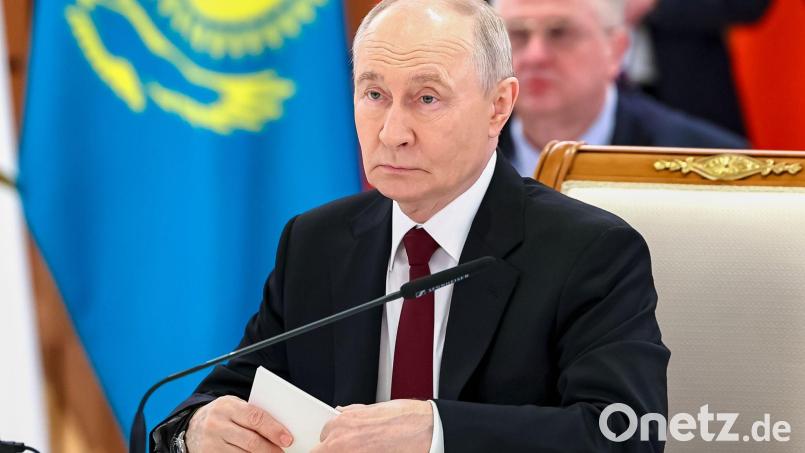 Putin sagt beim Wirtschaftsgipfel der Eurasischen Union, die Vorwürfe gegen Russland wegen eines Drohneneinschlags in Rumänien seien nicht bewiesen. Bild: Alexander Kazakov/Pool Sputnik Kremlin/AP/dpa