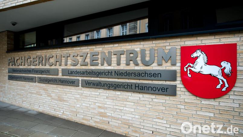 Das Landesarbeitsgericht musste entscheiden, ob VW zwei Managern Schadenersatz und Schmerzensgeld zahlen muss. (Archivbild) Bild: Hauke-Christian Dittrich/dpa