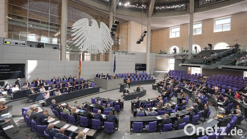 Die Koalition will das Wahlrecht ändern, eine Lösung ist aber nicht in Sicht. (Archivbild) Bild: Michael Kappeler/dpa
